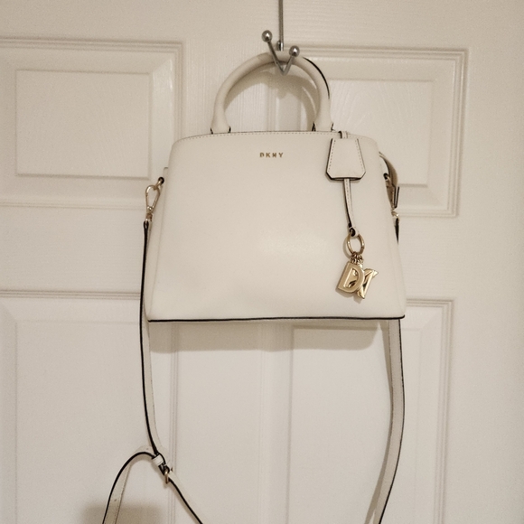 DKNY PURSE - Picture 3 of 16